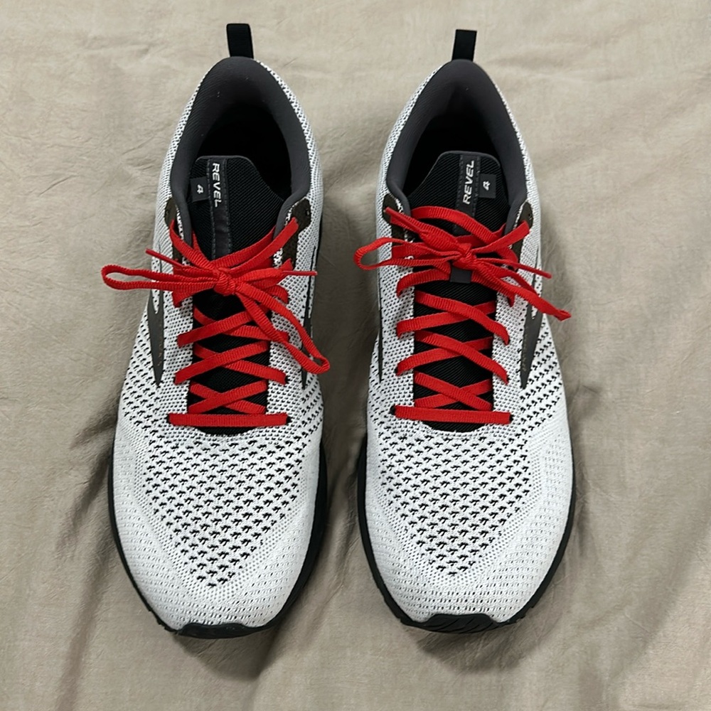 Brooks Revel 4 Size 14 Medium D